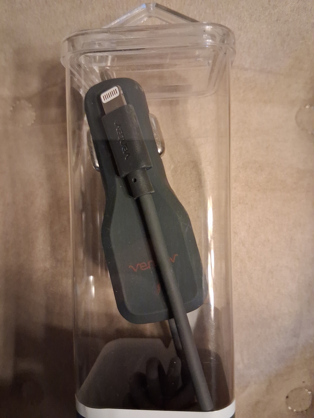 Ventev dashport 2 USB-A + Lighting For iPhone/ iPad /iPod 3.4A 17W NIB - Picture 7 of 8